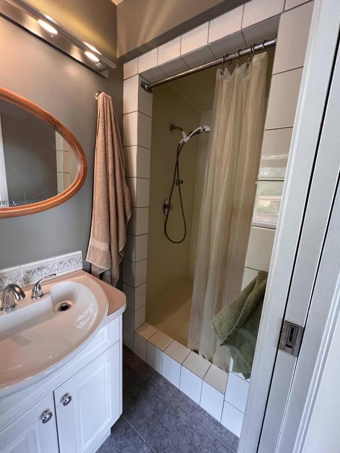Seymour Private Bedroom, Ensuite Bathroom With Shared Pool, Hot Tub With Views North Vancouver Esterno foto