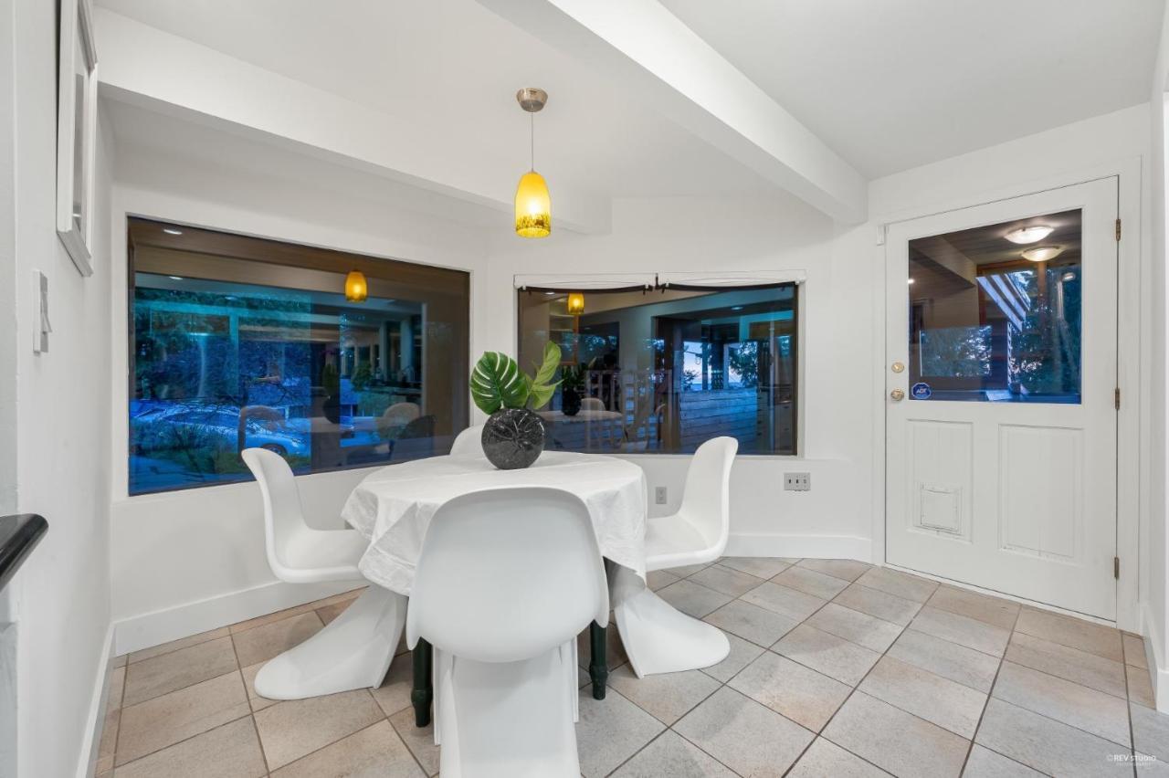 Seymour Private Bedroom, Ensuite Bathroom With Shared Pool, Hot Tub With Views North Vancouver Esterno foto