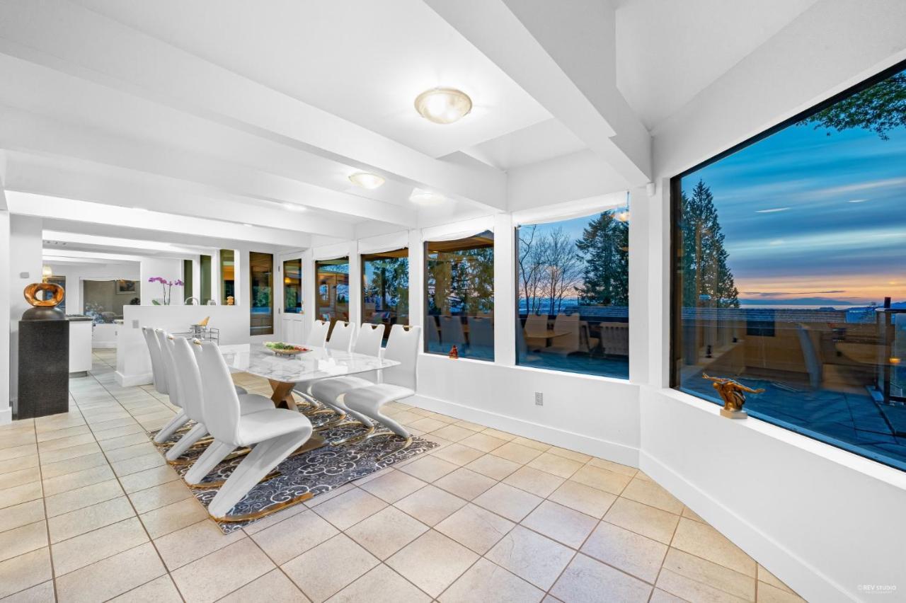 Seymour Private Bedroom, Ensuite Bathroom With Shared Pool, Hot Tub With Views North Vancouver Esterno foto