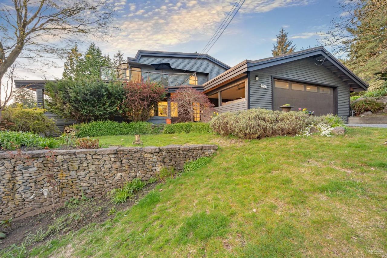 Seymour Private Bedroom, Ensuite Bathroom With Shared Pool, Hot Tub With Views North Vancouver Esterno foto