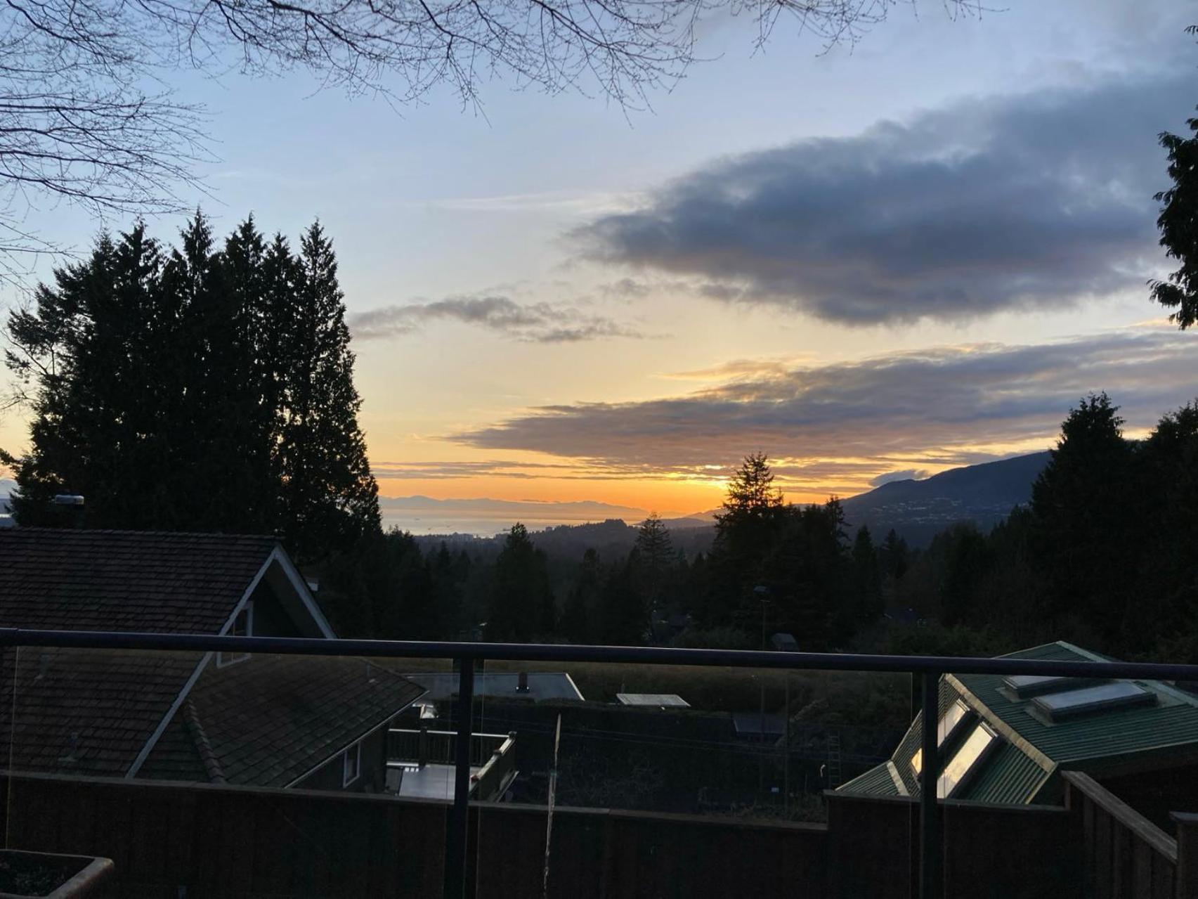 Seymour Private Bedroom, Ensuite Bathroom With Shared Pool, Hot Tub With Views North Vancouver Esterno foto