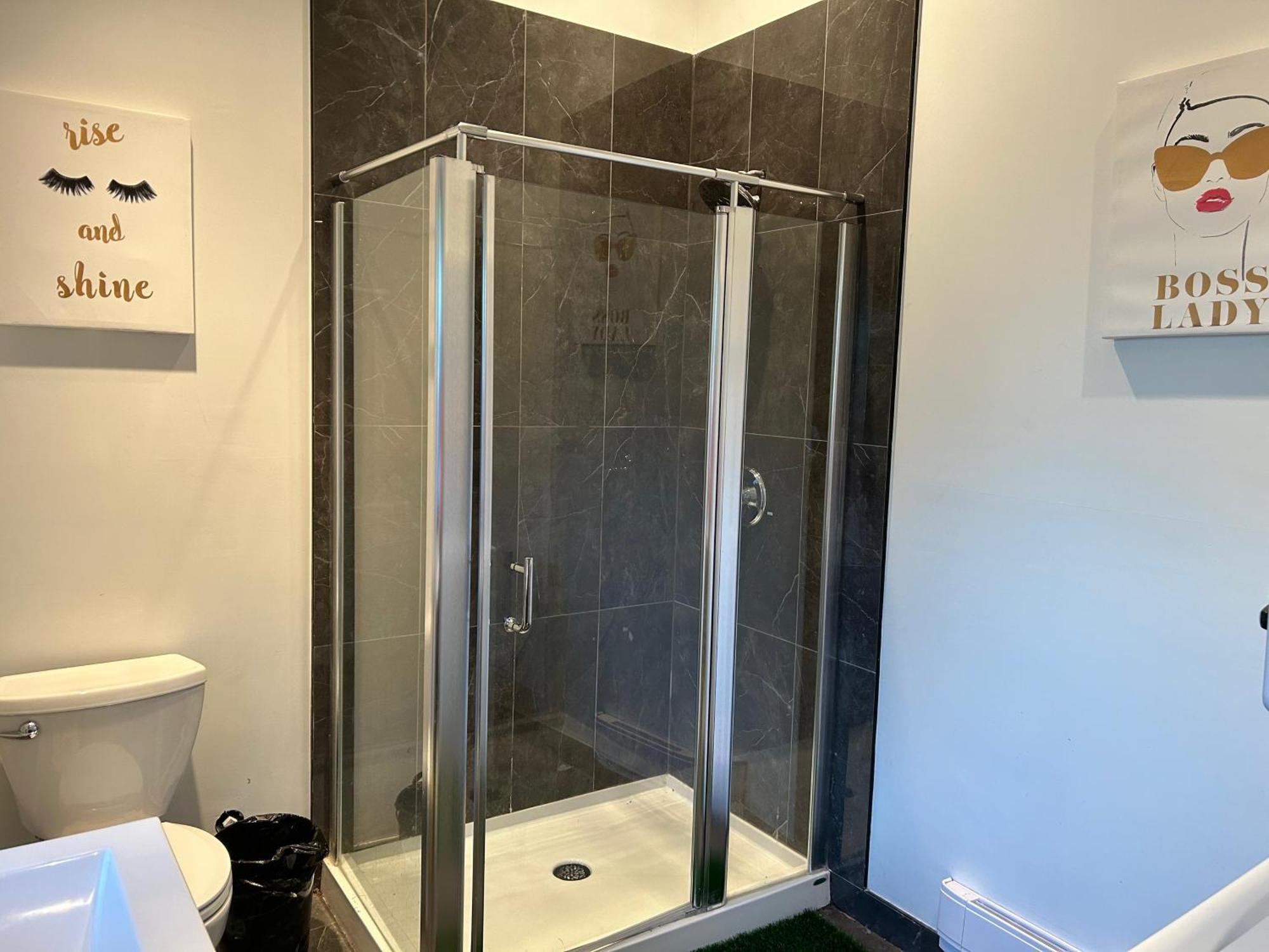 Seymour Private Bedroom, Ensuite Bathroom With Shared Pool, Hot Tub With Views North Vancouver Esterno foto