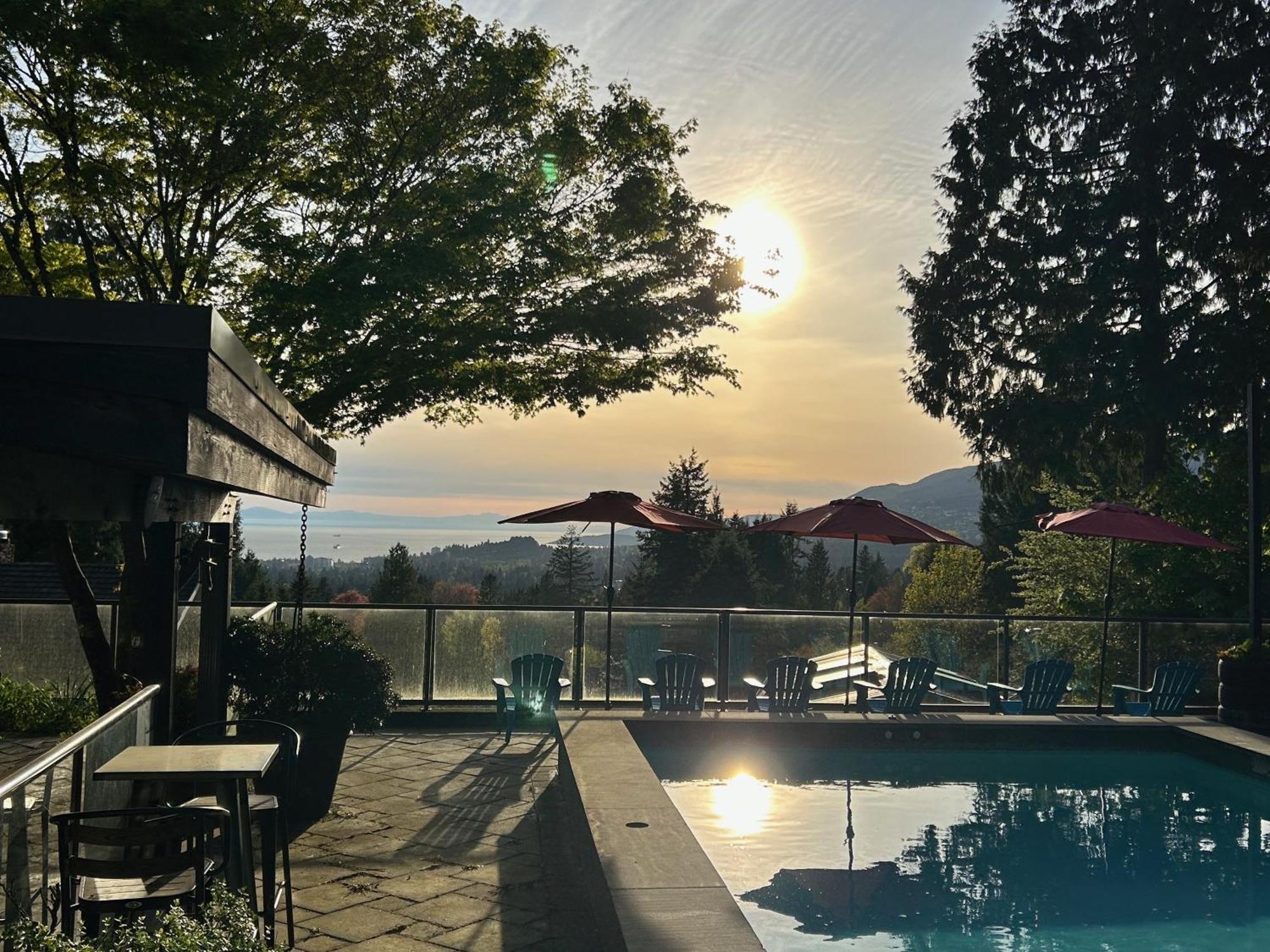 Seymour Private Bedroom, Ensuite Bathroom With Shared Pool, Hot Tub With Views North Vancouver Esterno foto