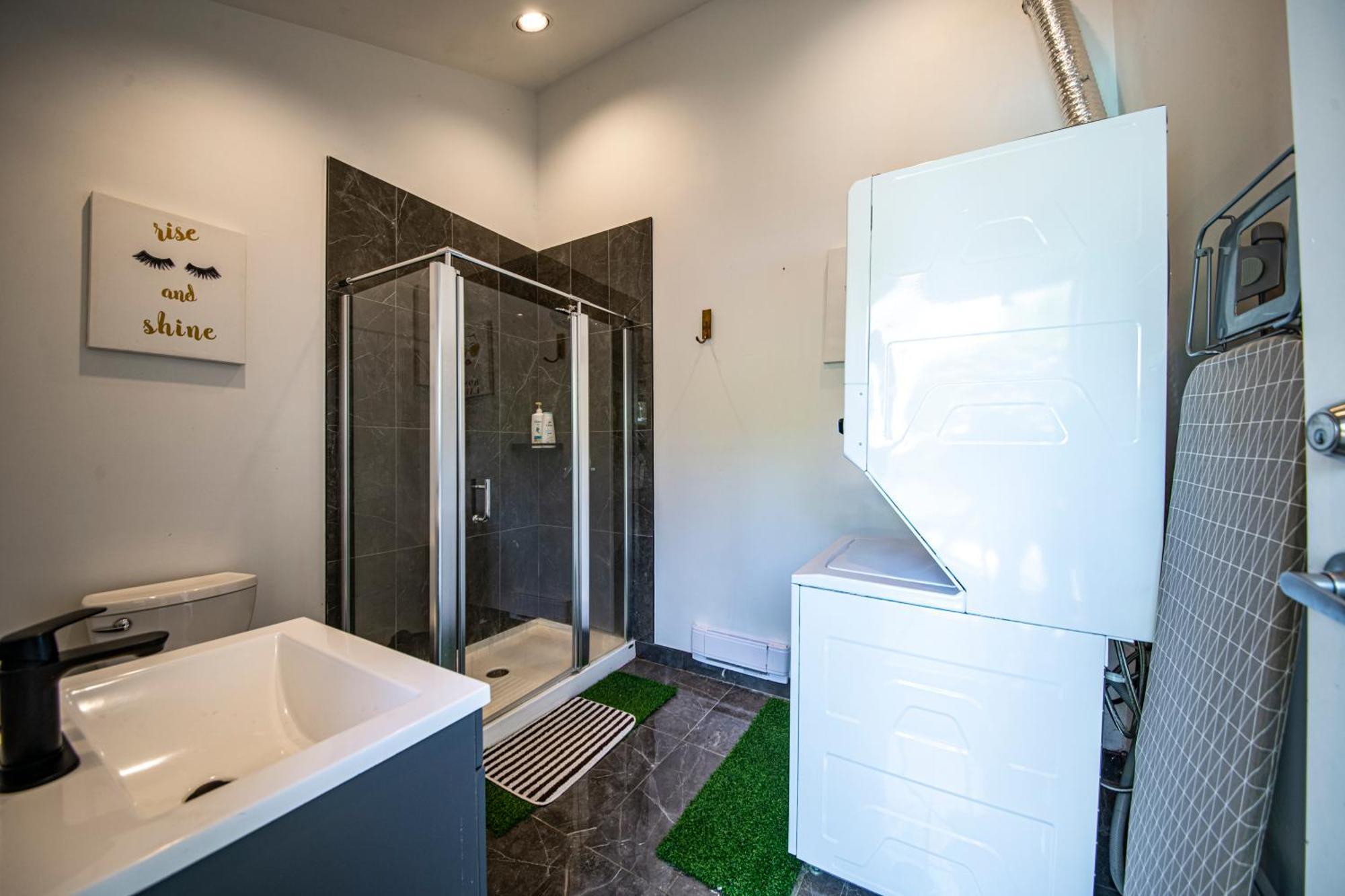 Seymour Private Bedroom, Ensuite Bathroom With Shared Pool, Hot Tub With Views North Vancouver Esterno foto