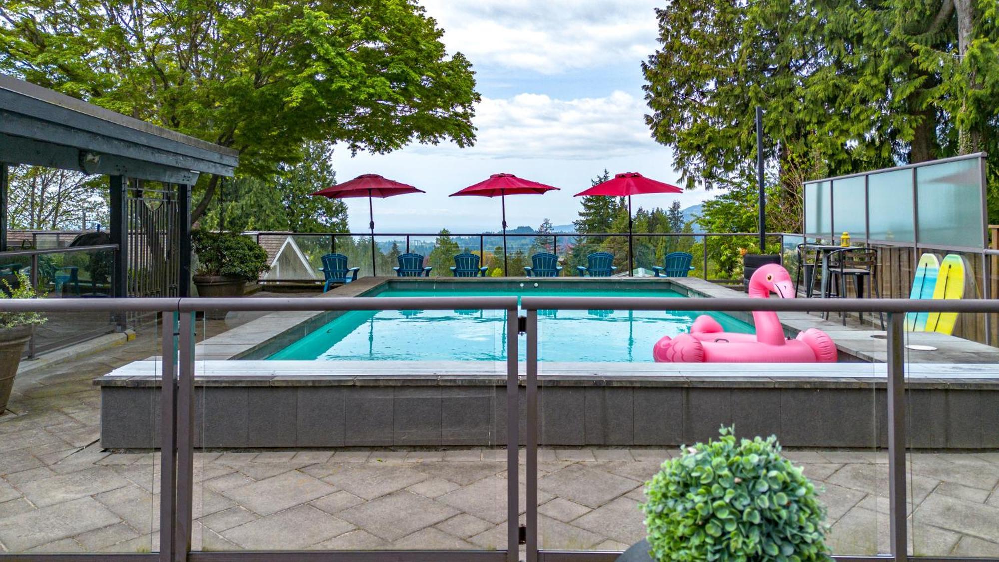 Seymour Private Bedroom, Ensuite Bathroom With Shared Pool, Hot Tub With Views North Vancouver Esterno foto